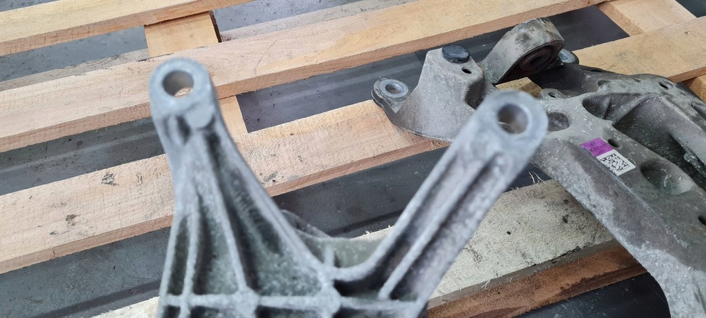 фото №10, A4 b9 8w lift кронштейн кронштейн коробки передач aut 2.0 tfsi 8w0399262ar a5 8w