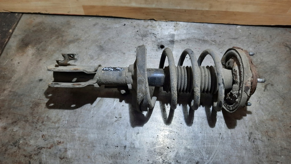 Купить Амортизатор левый перед mazda 323f 00r