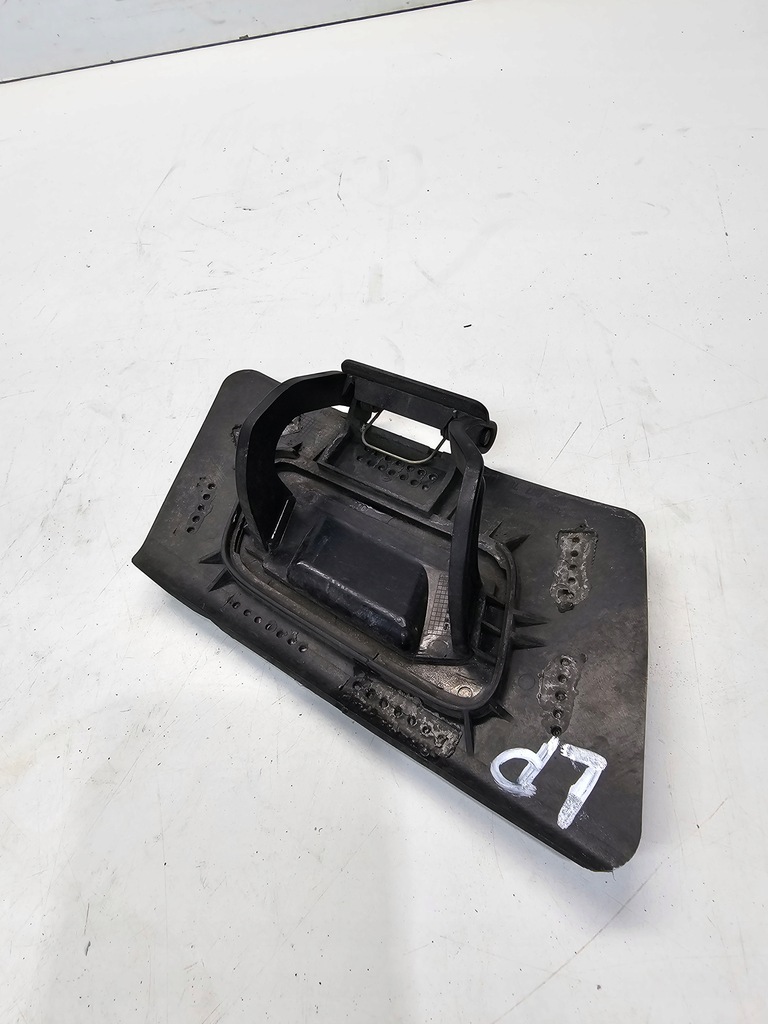 фото №7, Заглушка кронштейн распылителя левая audi a5 8t 8t0955635 8t0807787