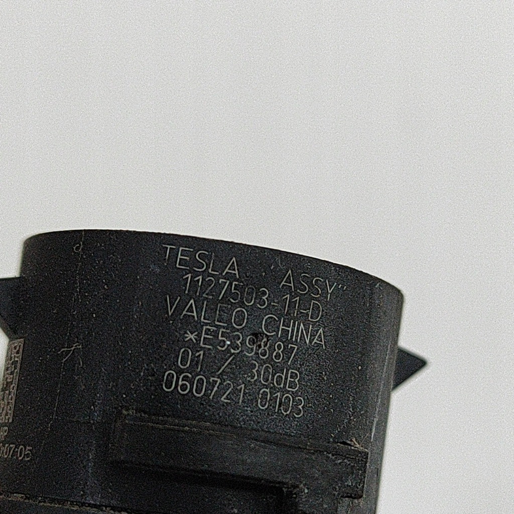 Tesla model 3 2021 с передний датчик парковки pdc Недорого