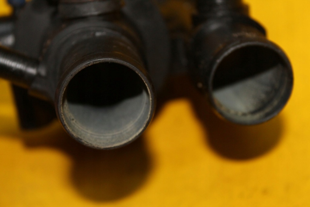 фото №9, Корпус термостата 8200154296 master ii 2.2 dci