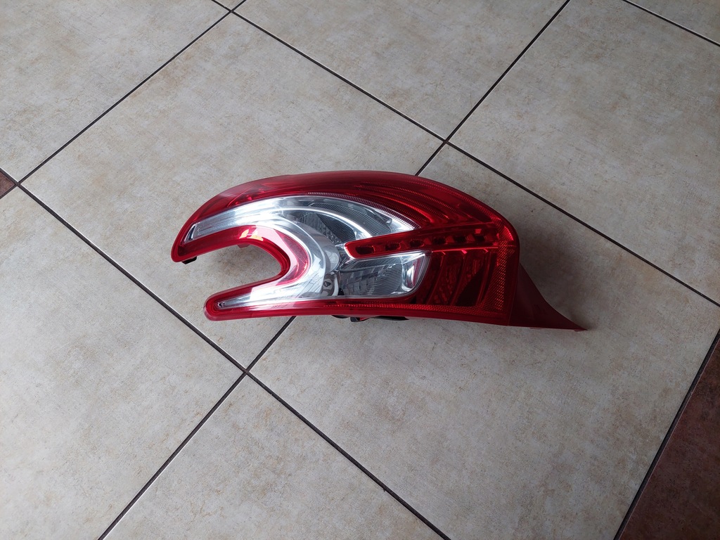 фото №1, Левая - лампа задняя - led - peugeot 208 !!!