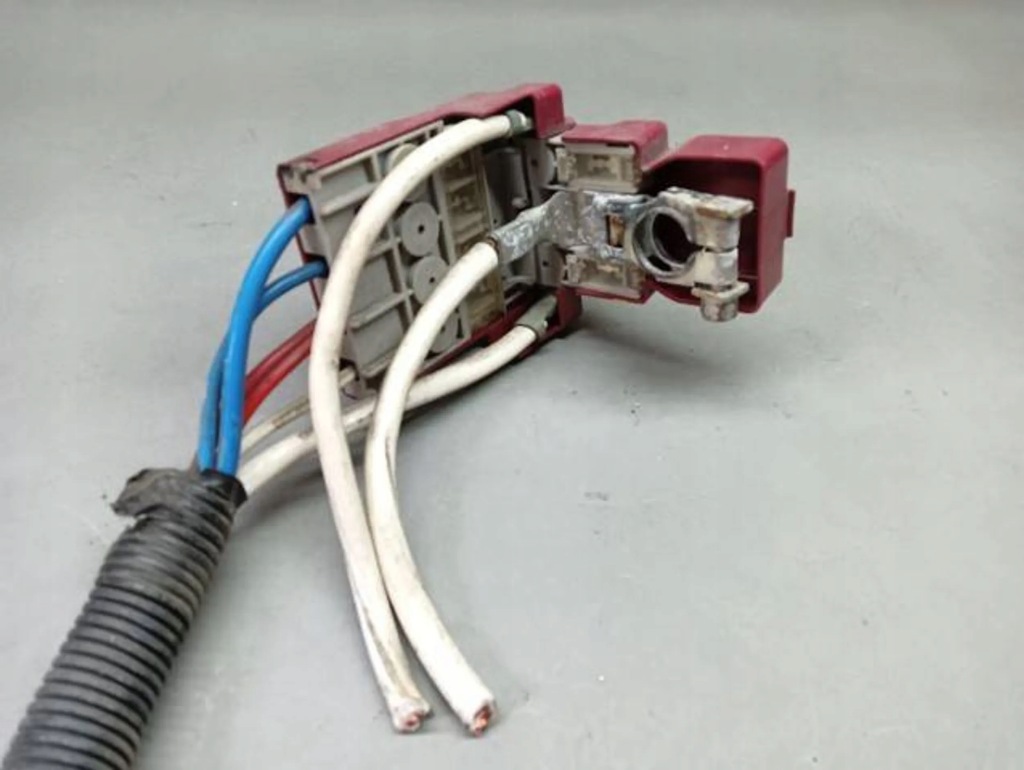 фото №3, Mitsubishi space star ii клемма предохранители