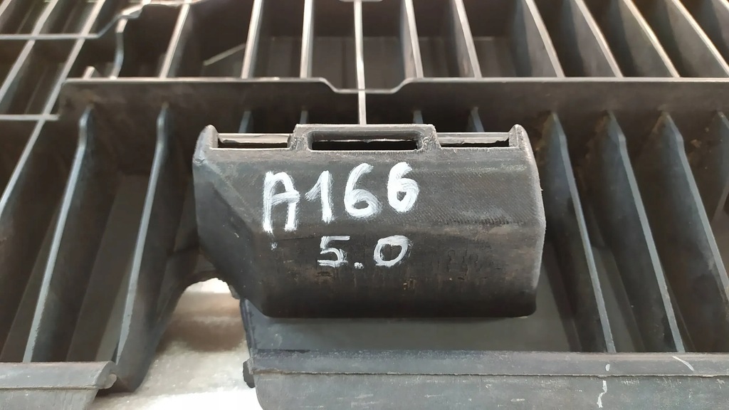 фото №7, Mercedes gls x166 кронштейн порог правый a1666900310