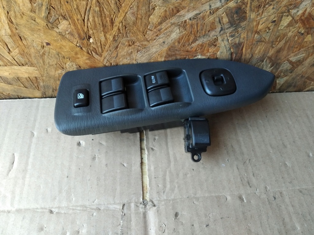 фото №1, Переключатель стекло левый + правый toyota corolla viii