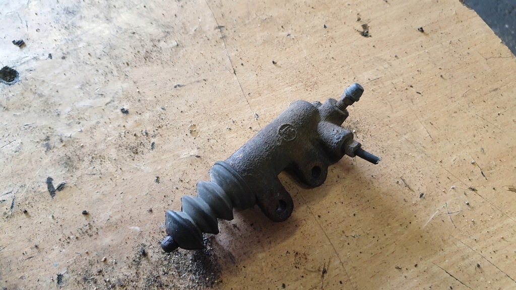 фото №1, Toyota corolla e12 цилиндр сцепления помпа