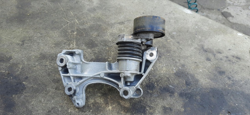 фото №4, Кронштейн генератора 0.9 tce dacia logan ii 117108063r