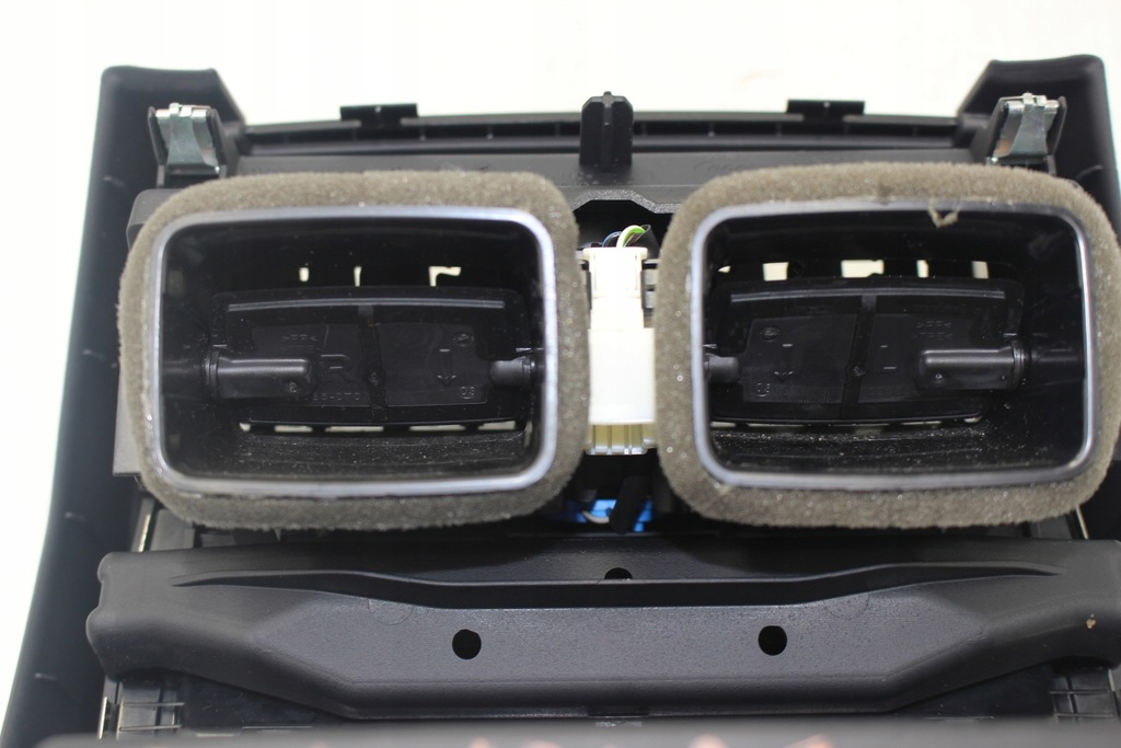 фото №10, Решётка обдув кондиционера usb c задняя bmw g30 g31 9493421