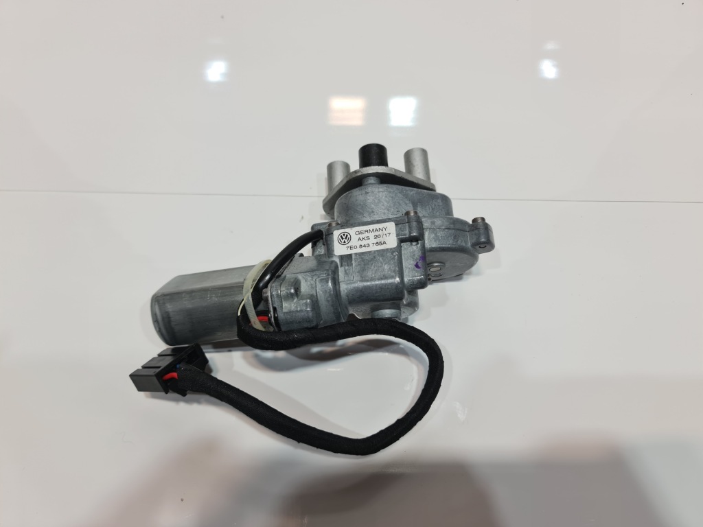 Купить Volkswagen t6 caravelle multivan моторчик доводчик дверь левый 7e0843765a