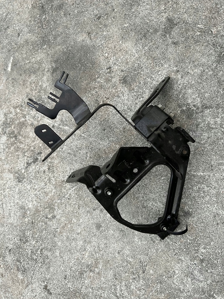 фото №1, Mercedes g w463/4 кронштейн кронштейн a4635007101