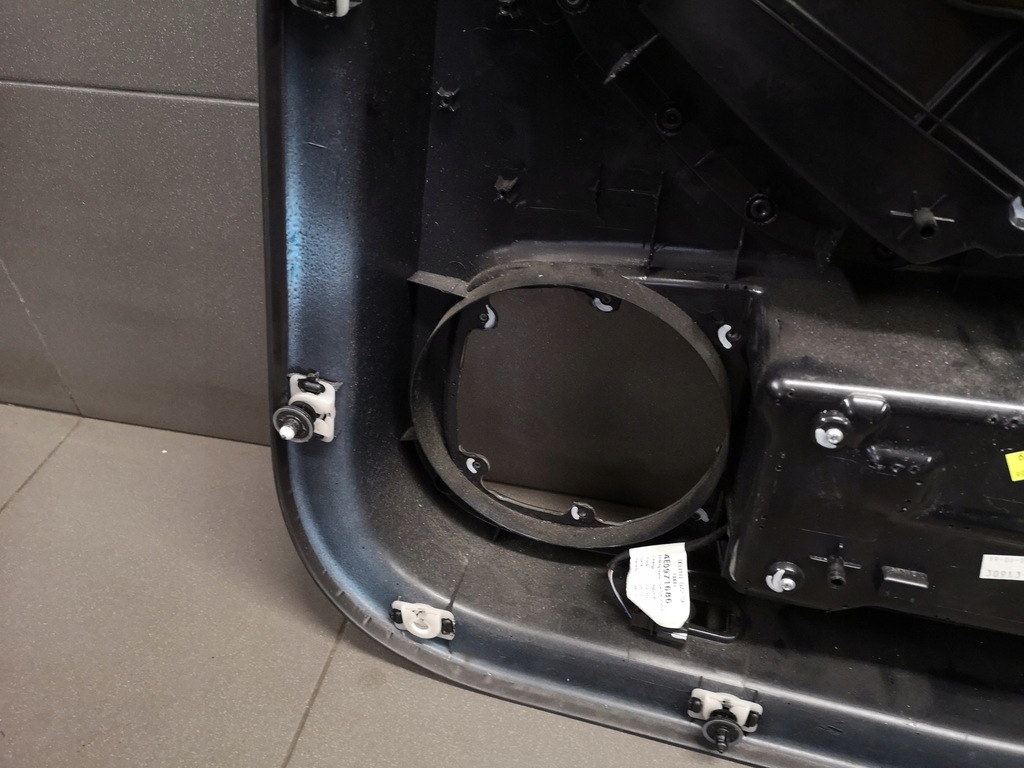 фото №13, Обшивка двері лівий задня audi a8 d3 чорний голий