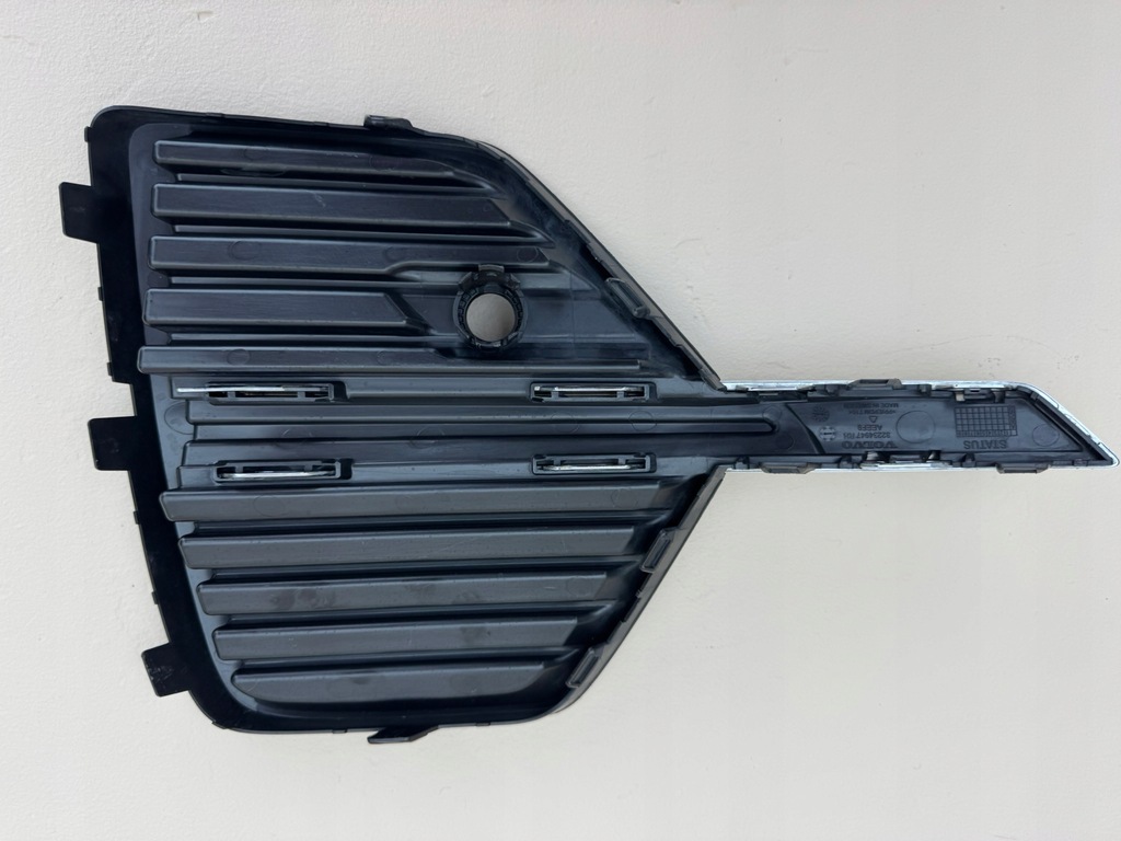 фото №12, Volvo xc60 2 ii 22r- решітка права бампера правий перед 32234947