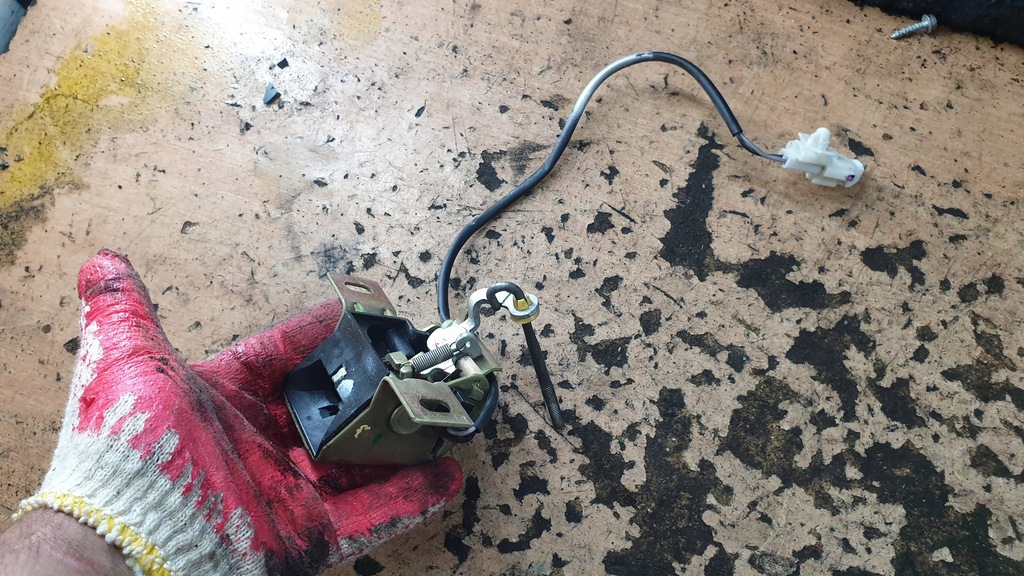 фото №1, Mazda tribute i замок скло кришки задня