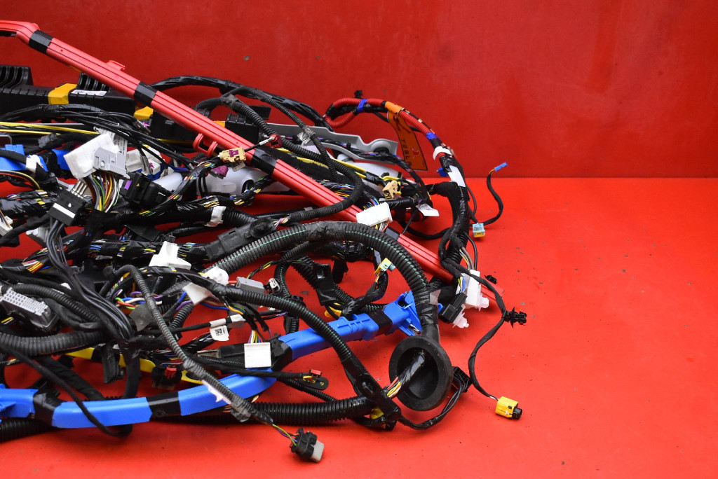 Жгут электропроводка салона 1521342-00-b tesla model y 78.4 kwh 514 km 20- Цена