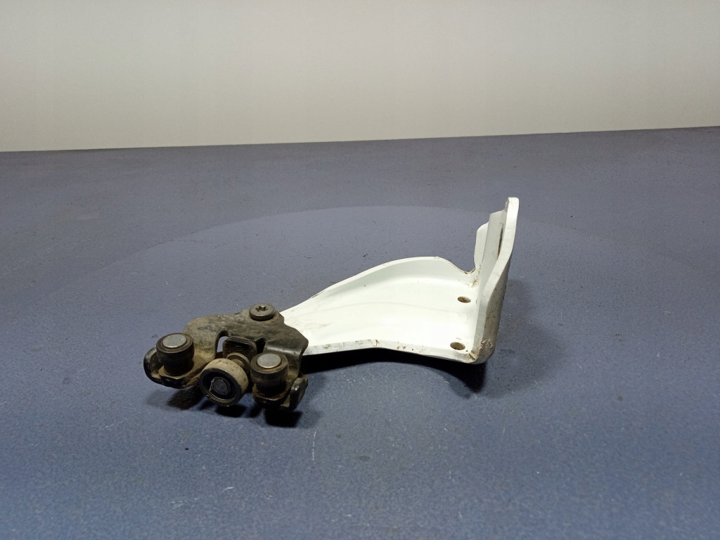 фото №1, Dacia dokker ролик направляющая нижняя дверь раздвижных левых 745971212r