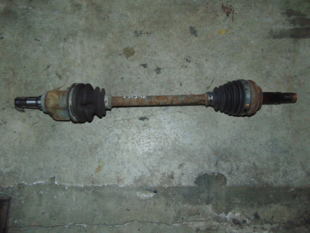 фото №1, Toyota yaris приводной вал левая ---