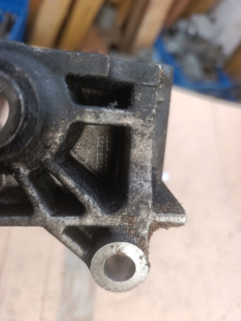 Кронштейн основание генератора opel astra j meriva b 1.7 cdti 98090590 с Разборки