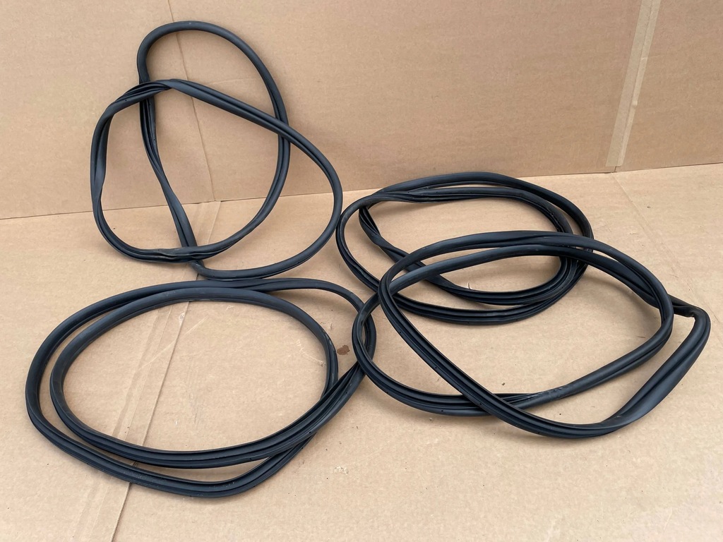 фото №1, Hyundai ioniq 5 уплотнители кузовные дверь kpl.