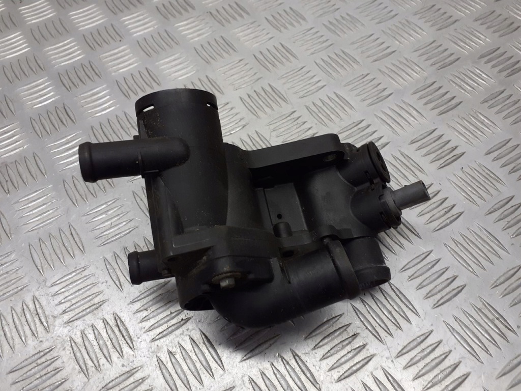 Купити Корпус термостата vw polo iv 1.4 16v 032121111