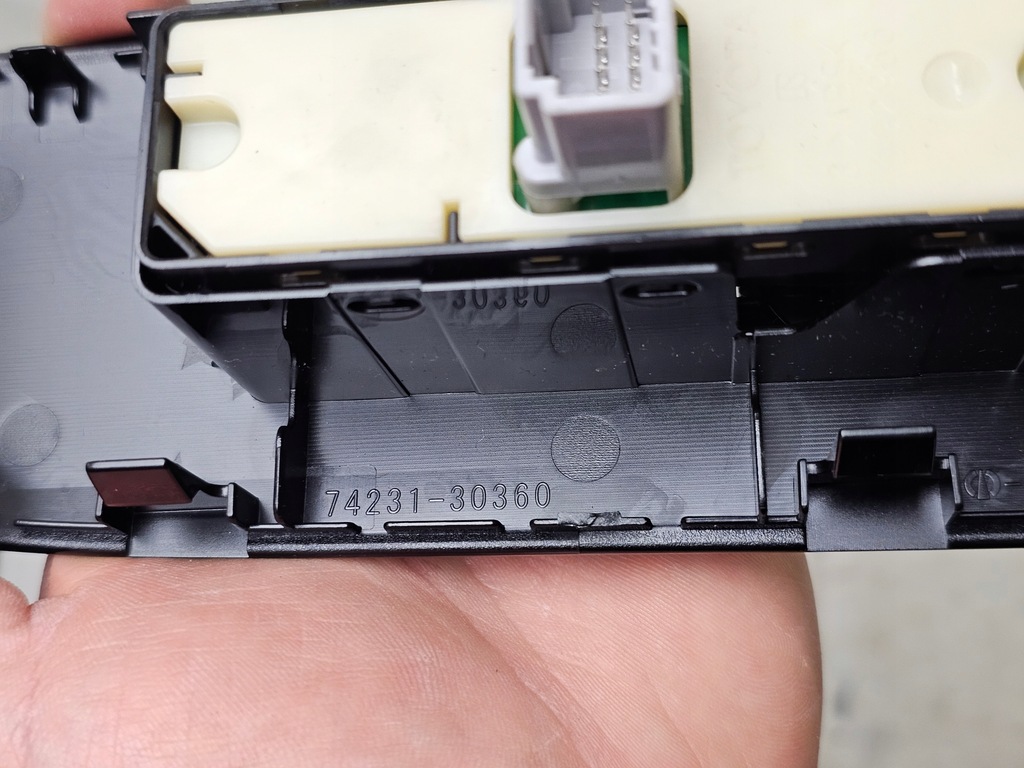 фото №7, Переключатель панель strowania окон правый перед dekor lexus gs 450 74231-30360