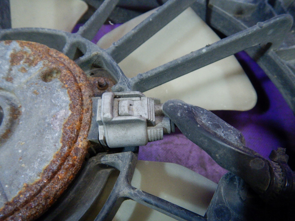 Toyota corolla e12 00-08 1.4 вентилятор радиатора 1227507991 Оригинал