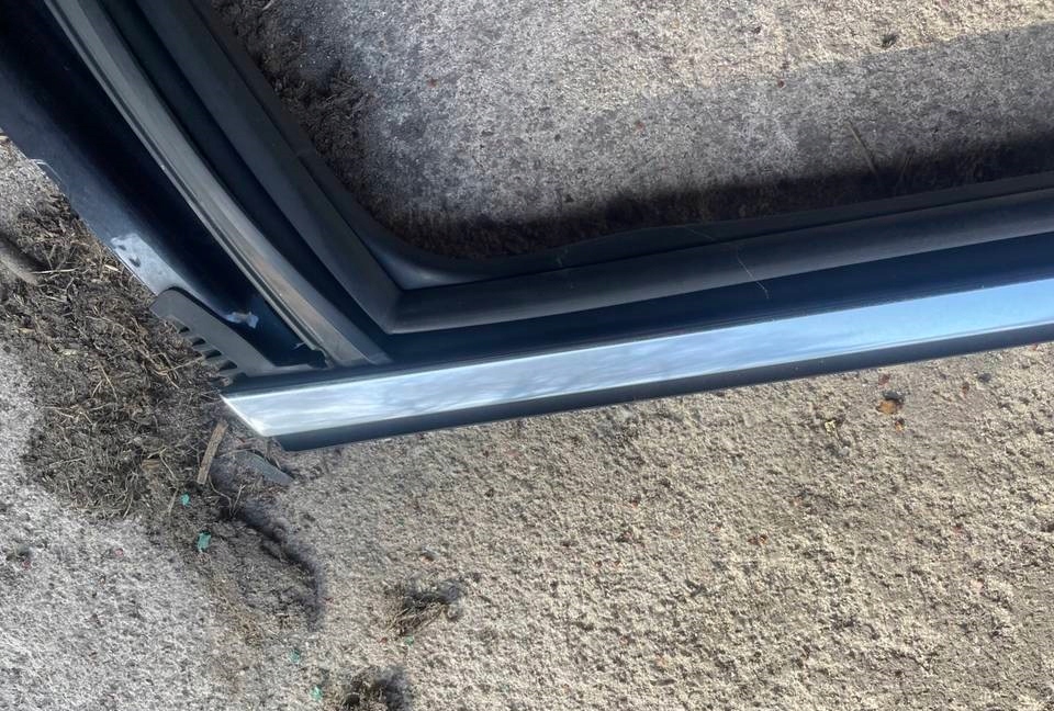 Купить A4 b9 8w прокладка дверь стекло левый задний  универсал хром 8w9839431d