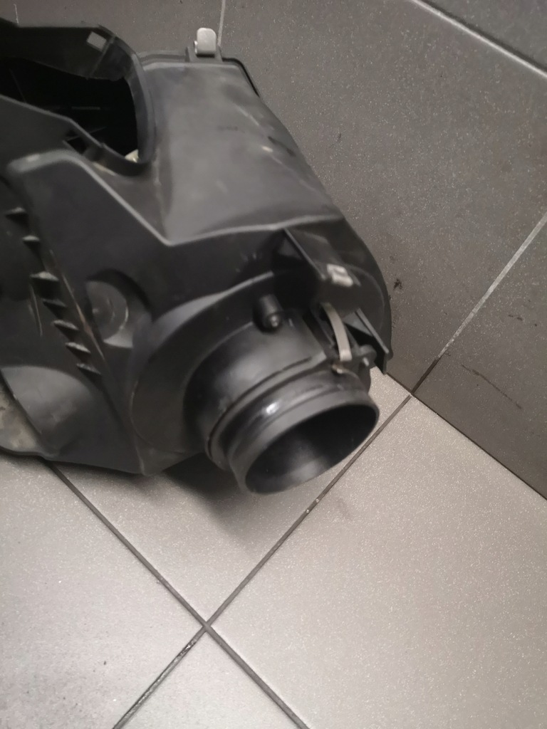 фото №6, Корпус фільтра повітря audi a6 c6 3.2 4f0133835f