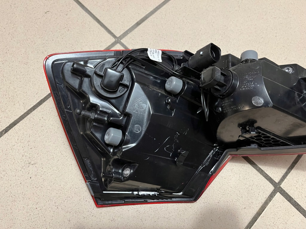 фото №13, Skoda kamiq kamik 658 лампа задня задня права