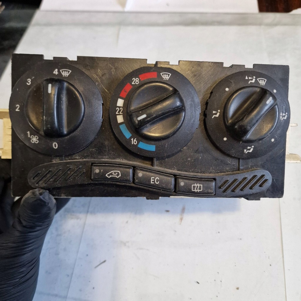 Купити Mercedes-benz a w168 панель кондиціонера 1688300485