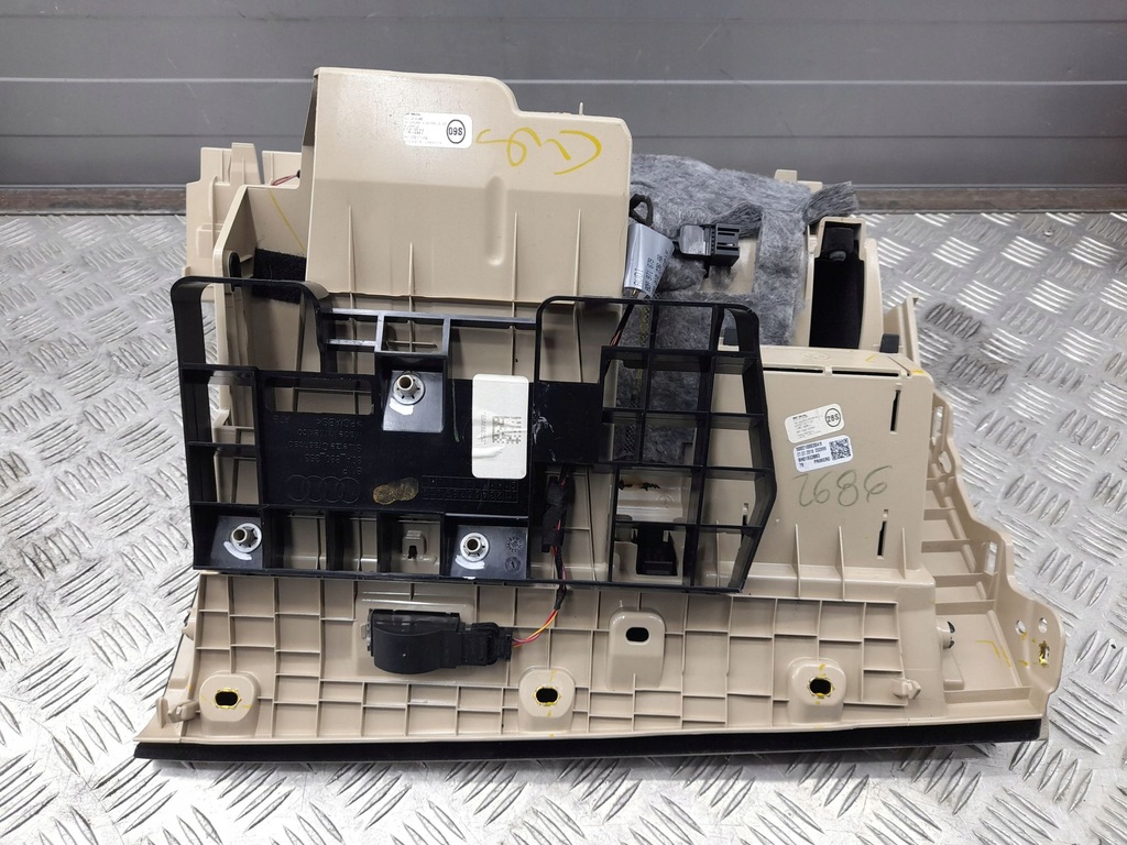 фото №10, Audi q5 sq5 2018 с передний бардачок панели приборной панели / комплект