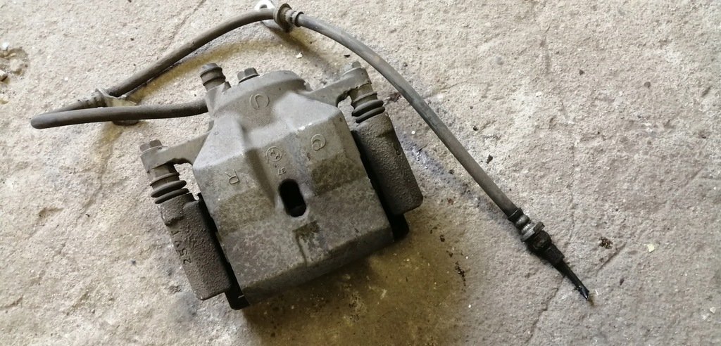 фото №1, Lexus ct 200h супорт гальмівний правий передній