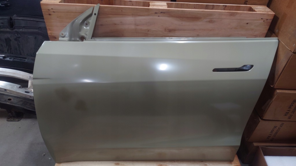 Купить Дверь левое передние tesla model y новая