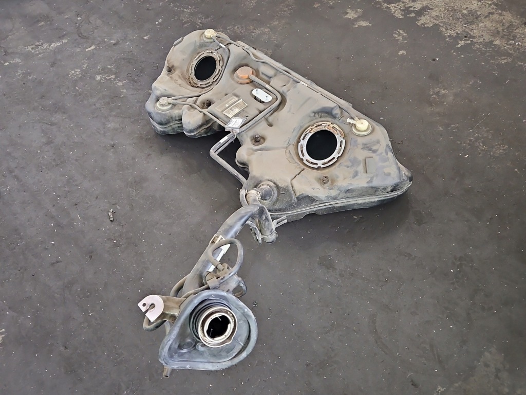 фото №1, Бак пального bak mercedes cls ii c218 10- 4.7 v8 278922