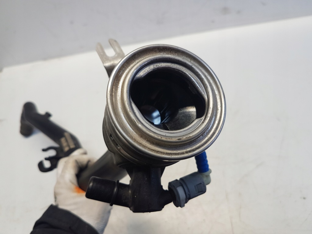 фото №4, Bmw 2 f45 f46 заливна горловина пального 1.5b