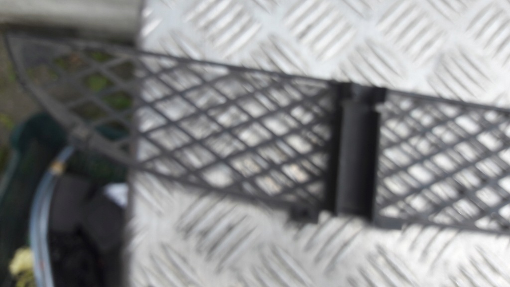 Mercedes w210 решітка середня бампера 2108850053 Ціна