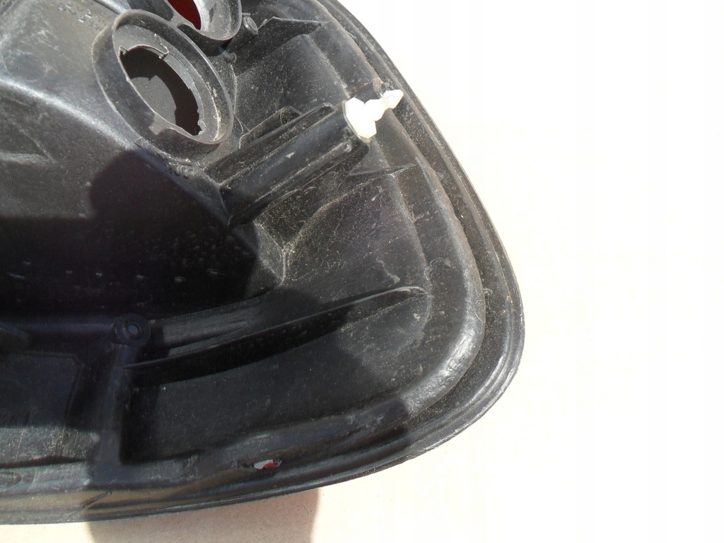 фото №12, Suzuki baleno combi 2000-2002 лампа задня права