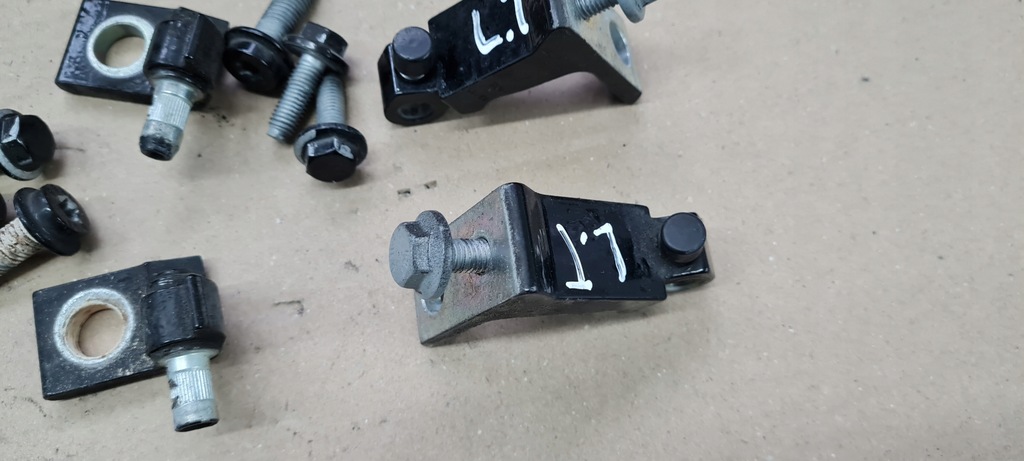 фото №4, S3 8v sedan a3 петля петли дверь левая левый задняя задние ly9b