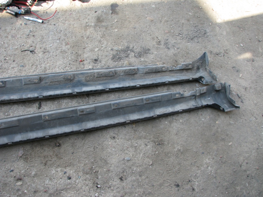 Молдинг порог левая правый  lz9y audi a4 b7 avant 8e0853859a 8e0853860a Цена