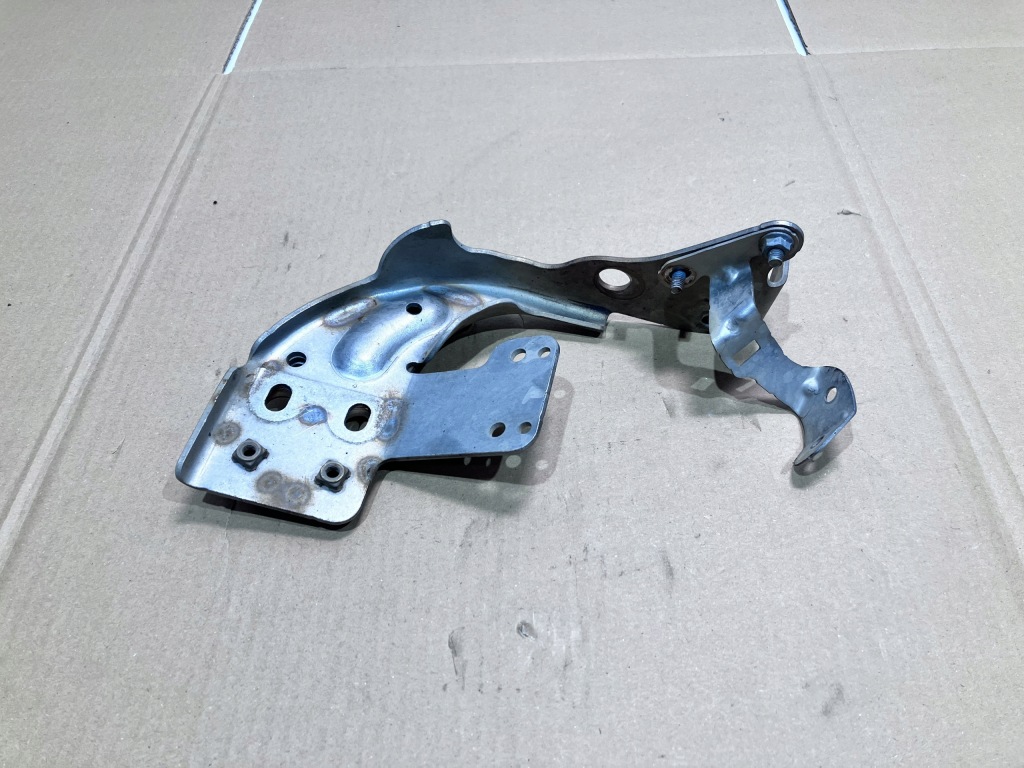 фото №1, Кронштейн кронштейн коробки volvo s60 iii 2.0 b 31697445