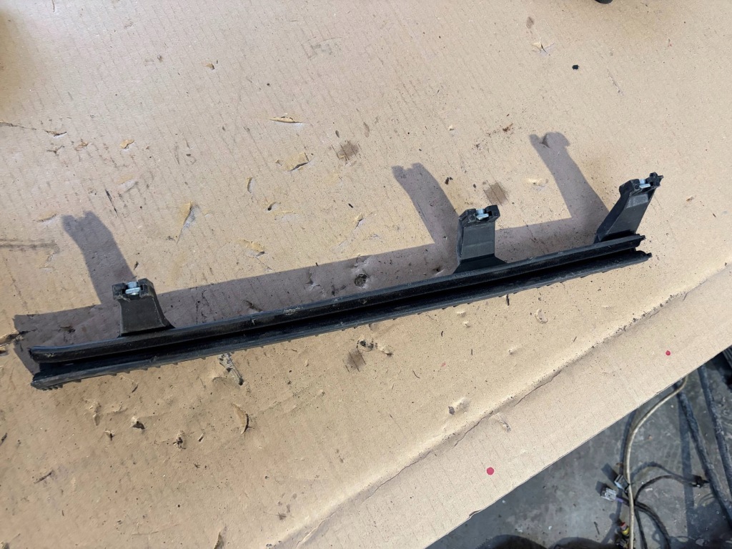 Купить Направляющая направляющая правый  iveco daily vi 14- 3.0 hpi 5801256576