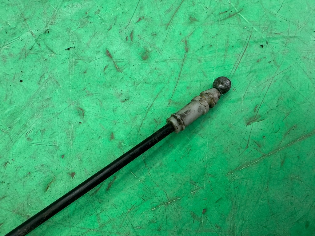 Трос відкривання капота кришки двигуна mazda cx-7 рестайлінг  06-12 Недорого