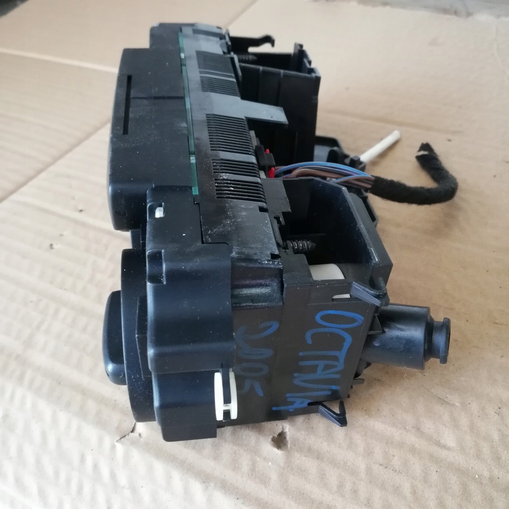 фото №7, Skoda octavia ii панель обдув 1z0819047ad