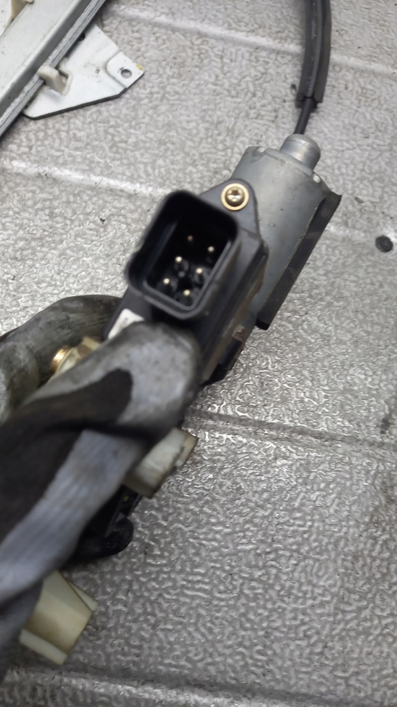 фото №5, Подъемник левый задняя mitsubishi space star 1.9did 01