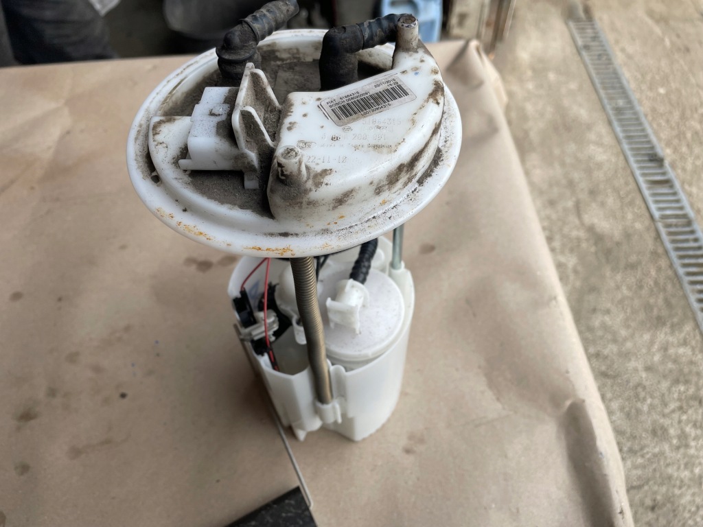 фото №1, Doblo ii 1,4 t-jet насос топлива 51864315