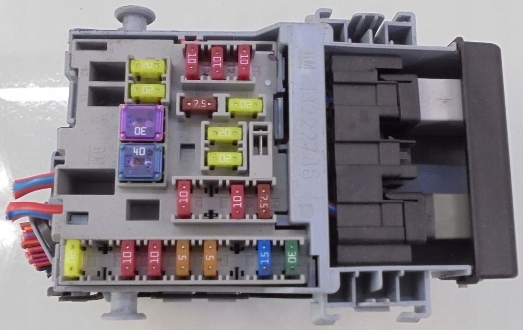 фото №1, Opel astra j 15 r 1.4 16v коробка предохранителей