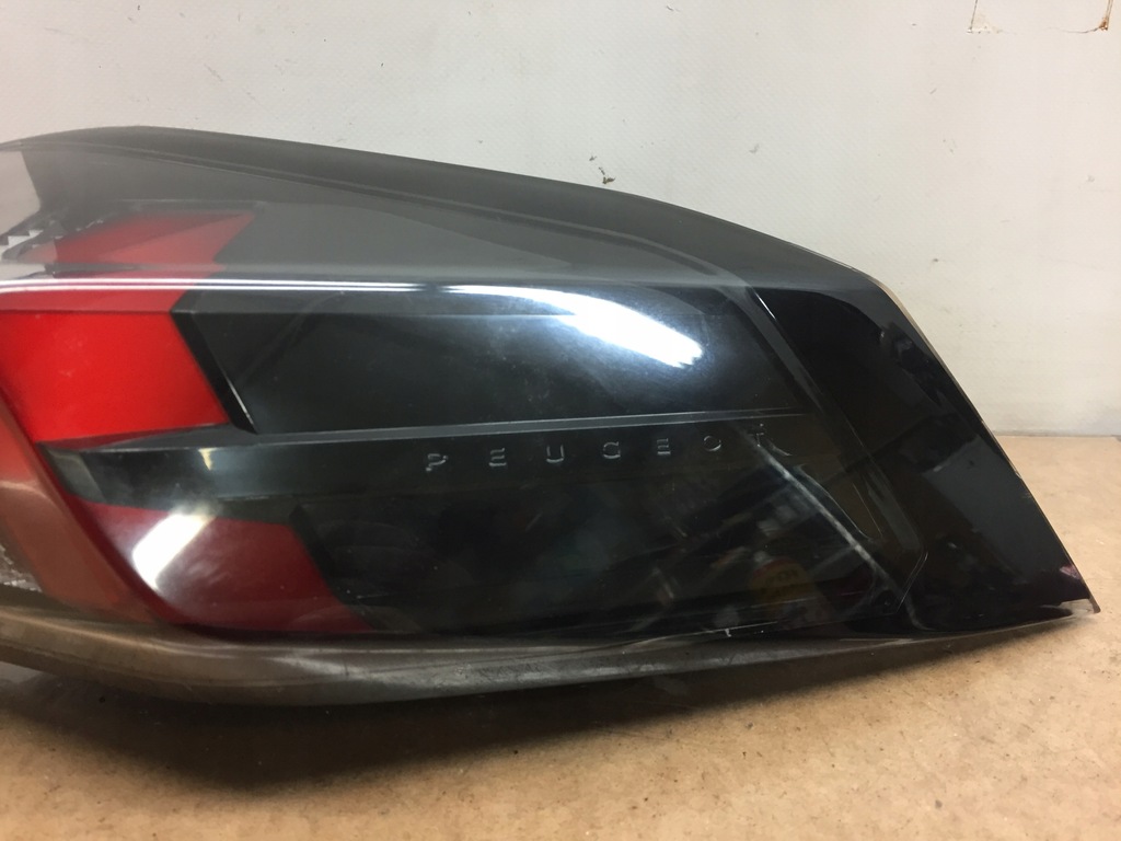 фото №2, Peugeot 2008 ii лампа правая задняя