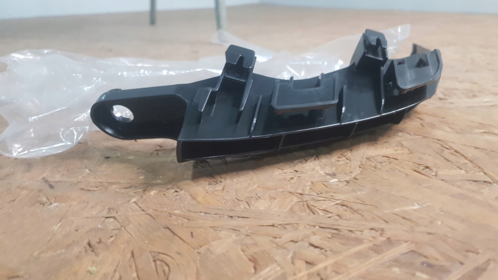 фото №6, Toyota rav-4 v 19r- напрямна кронштейн бампера задня