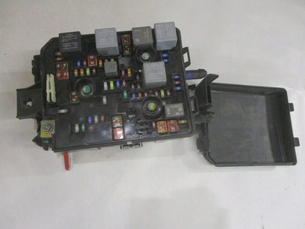 Коробка корпус предохранителей opel mokka a i 1.7 cdti 95263744 95263744a6l Недорого