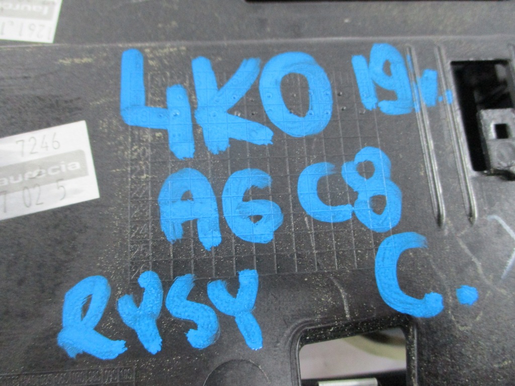 фото №10, Молдинг консоли audi a6 4k0 4k1857736