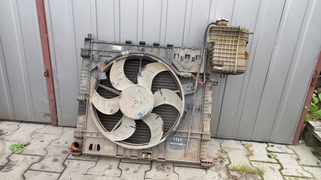 Купити Радіатор води mercedes benz vito 00r